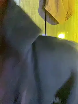 minmin2kk5 online show from February 9, 2026, 3:32 pm