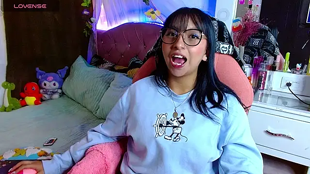 Snapshot of Littlerouse_ chatting on February 17, 2025, 10:49 pm Littlerouse online show from February 17, 2025, 10:49 pm