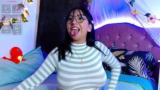 Snapshot of Littlerouse_ chatting on March 7, 2025, 5:18 am Littlerouse online show from March 7, 2025, 5:18 am