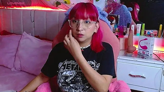 Snapshot of Littlerouse_ chatting on October 6, 2025, 11:16 pm Littlerouse online show from October 6, 2025, 11:16 pm