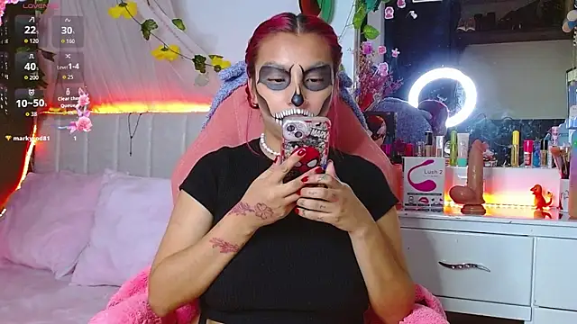 Snapshot of Littlerouse_ chatting on October 13, 2025, 6:37 am Littlerouse online show from October 13, 2025, 6:37 am