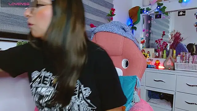 Snapshot of Littlerouse_ chatting on February 1, 2025, 2:58 am Littlerouse online show from February 1, 2025, 2:58 am