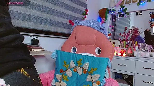 Snapshot of Littlerouse_ chatting on January 23, 2025, 2:02 am Littlerouse online show from January 23, 2025, 2:02 am