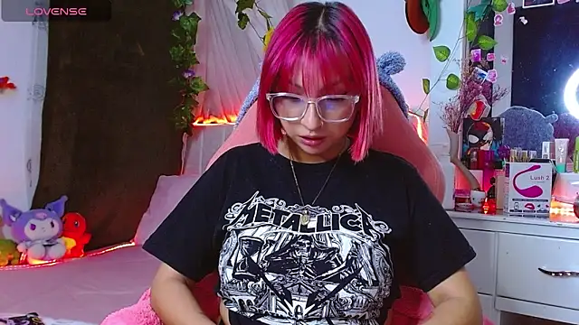 Snapshot of Littlerouse_ chatting on November 15, 2025, 1:53 am Littlerouse online show from November 15, 2025, 1:53 am