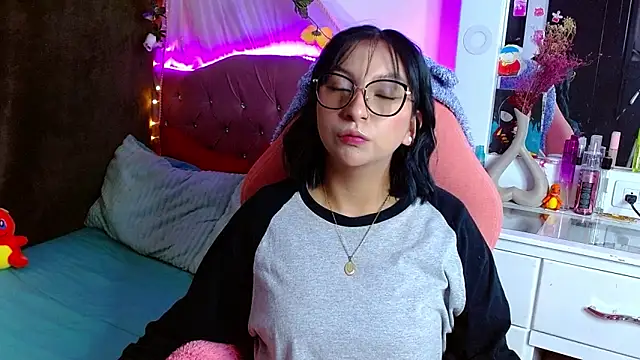 Snapshot of Littlerouse_ chatting on March 23, 2025, 4:49 am Littlerouse online show from March 23, 2025, 4:49 am