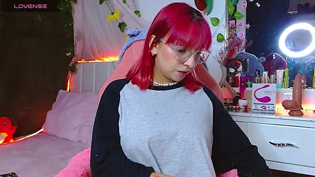 Snapshot of Littlerouse_ chatting on October 21, 2025, 2:44 am Littlerouse online show from October 21, 2025, 2:44 am