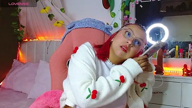 Snapshot of Littlerouse_ chatting on October 15, 2025, 5:39 am Littlerouse online show from October 15, 2025, 5:39 am