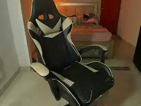 naomi berckley online show from March 19, 2025, 9:38 am