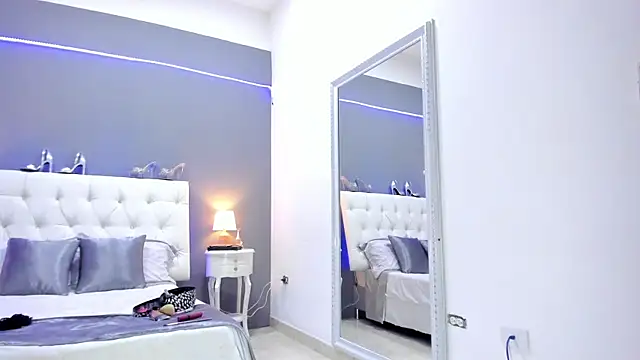 Snapshot of Melinahills chatting on March 11, 2025, 3:47 am Melinahills online show from March 11, 2025, 3:47 am