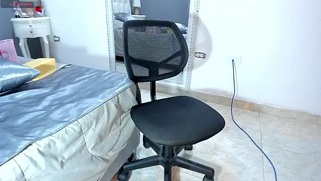 Snapshot of Melinahills chatting on February 5, 2025, 1:22 pm Melinahills online show from February 5, 2025, 1:22 pm