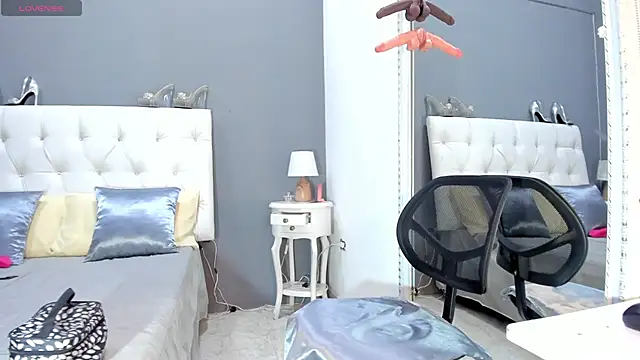 Snapshot of Melinahills chatting on January 19, 2025, 2:49 pm Melinahills online show from January 19, 2025, 2:49 pm