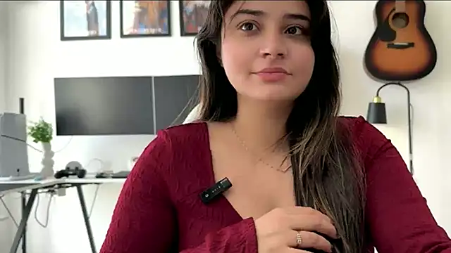 Snapshot of demieliss chatting on May 24, 2026, 9:31 am demieliss online show from May 24, 2026, 9:31 am