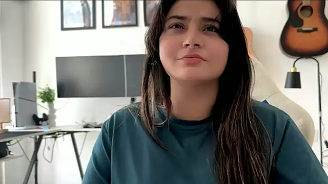 Snapshot of demieliss chatting on May 21, 2026, 9:06 am demieliss online show from May 21, 2026, 9:06 am