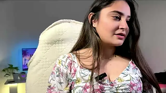 Snapshot of demieliss chatting on February 10, 2026, 6:56 am demieliss online show from February 10, 2026, 6:56 am