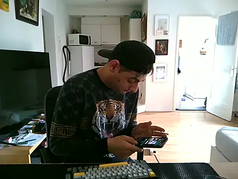 mihaimichael online show from July 5, 2026, 12:01 pm
