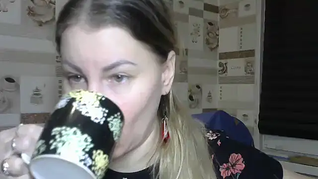 Snapshot of TherestlessKitty chatting on January 12, 2026, 10:25 pm TherestlessKitty online show from January 12, 2026, 10:25 pm