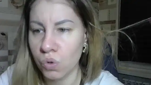 Snapshot of TherestlessKitty chatting on February 6, 2026, 10:28 pm TherestlessKitty online show from February 6, 2026, 10:28 pm