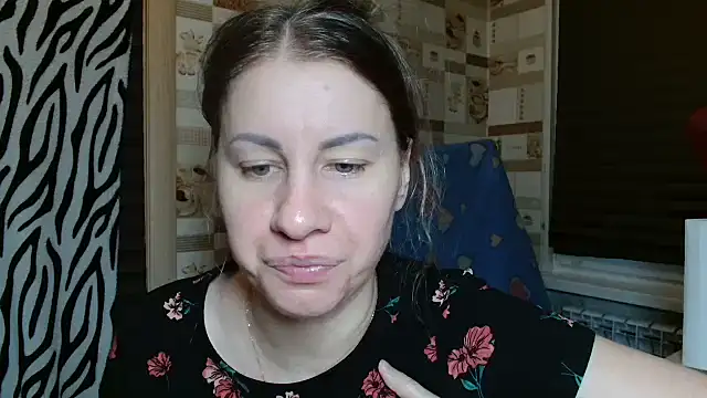 Snapshot of TherestlessKitty chatting on February 19, 2026, 10:18 pm TherestlessKitty online show from February 19, 2026, 10:18 pm