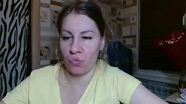 Snapshot of TherestlessKitty chatting on February 22, 2026, 10:44 pm TherestlessKitty online show from February 22, 2026, 10:44 pm