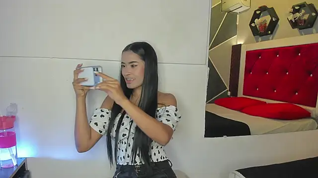 Karoll014 online show from June 25, 2026, 1:16 pm
