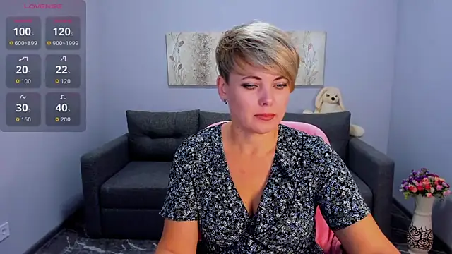 Julia Wilsone online show from October 1, 2025, 5:45 am