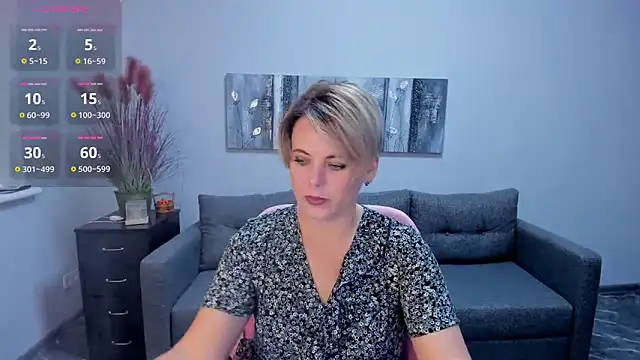 Julia Wilsone online show from October 4, 2025, 5:20 am