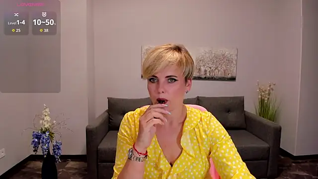 Julia Wilsone online show from September 17, 2025, 12:18 pm