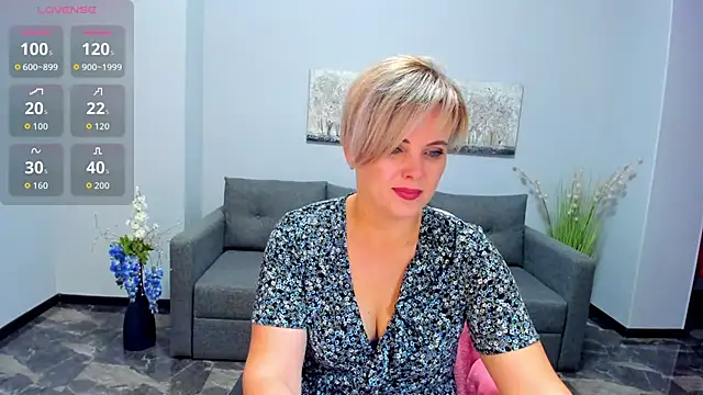 Julia Wilsone online show from October 22, 2025, 5:51 am