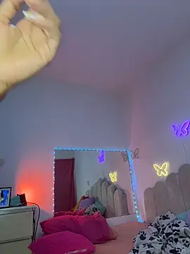 AlisonHoot69 online show from May 12, 2026, 1:57 am
