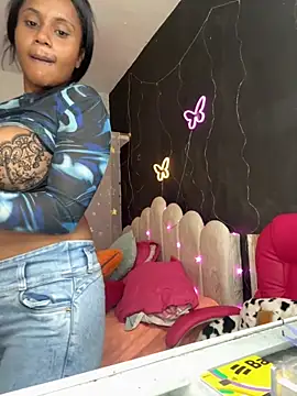 AlisonHoot69 online show from October 9, 2025, 2:06 pm