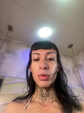 MadisonWood01 online show from June 16, 2026, 1:44 pm