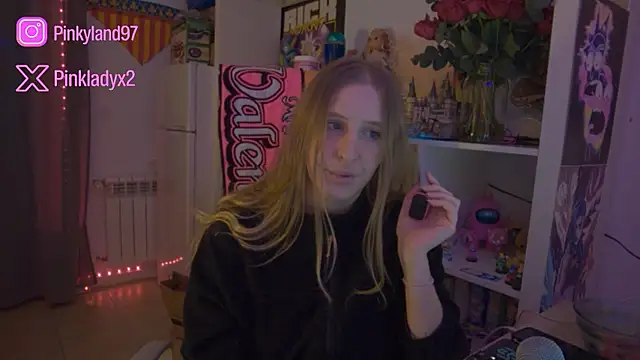 Snapshot of Pinkyladyxxx chatting on January 16, 2026, 12:03 am Pinkyladyxxx online show from January 16, 2026, 12:03 am