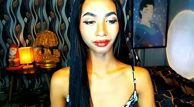 PrettyLatiina online show from December 10, 2024, 7:00 pm