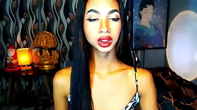 PrettyLatiina online show from December 18, 2024, 7:19 pm