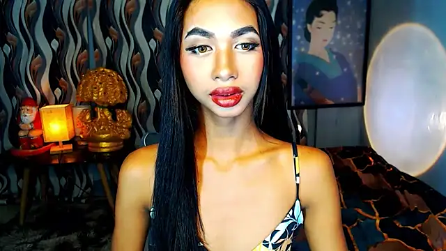 PrettyLatiina online show from December 28, 2024, 8:04 pm