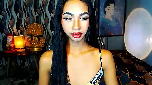 PrettyLatiina online show from December 12, 2024, 2:33 pm