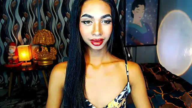 PrettyLatiina online show from January 20, 2025, 6:32 pm