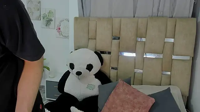 Black Rose2 online show from April 22, 2026, 12:01 pm