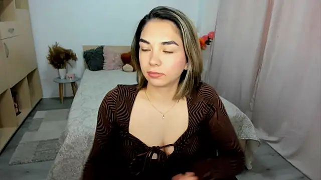 Alexa Dolly12 online show from May 7, 2026, 6:17 am