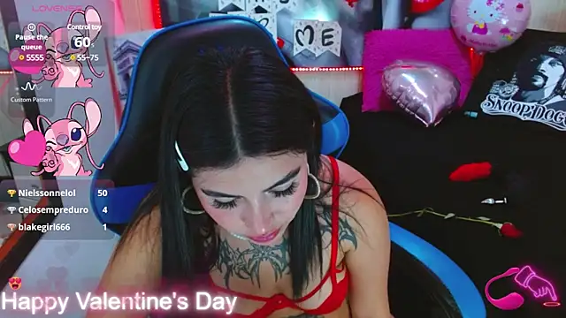  luna torres online show from February 14, 2025, 4:52 pm