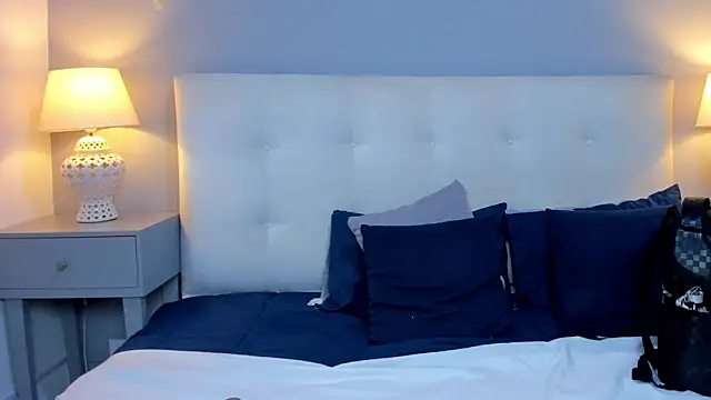 SaraaJhonsonn online show from October 2, 2025, 3:26 pm