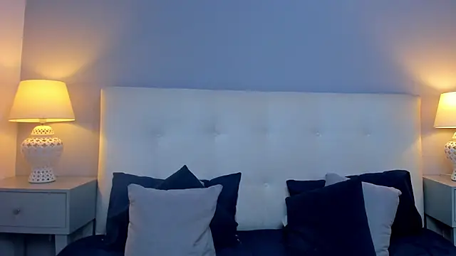 SaraaJhonsonn online show from October 15, 2025, 3:31 pm