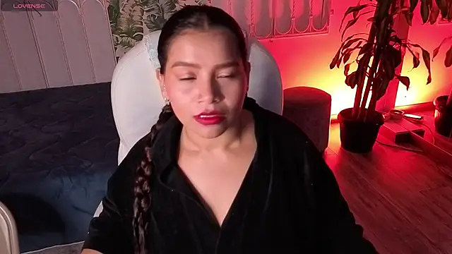 loly marce online show from June 12, 2026, 7:44 pm