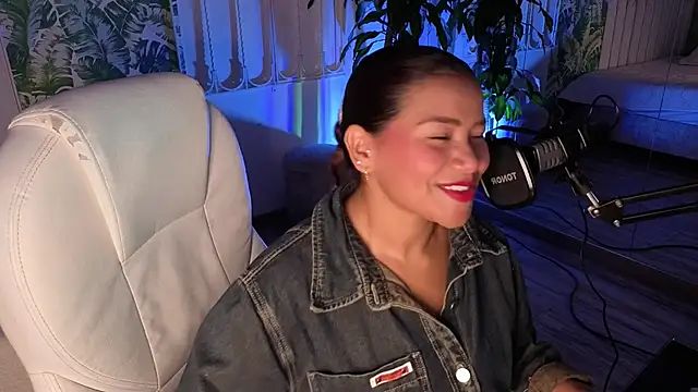 loly marce online show from July 1, 2026, 7:14 pm