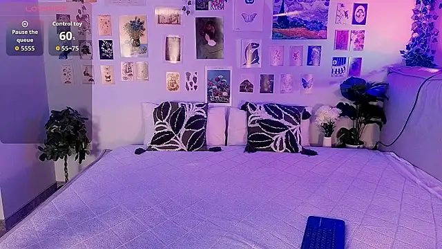 MiaBecky online show from July 17, 2026, 5:48 am