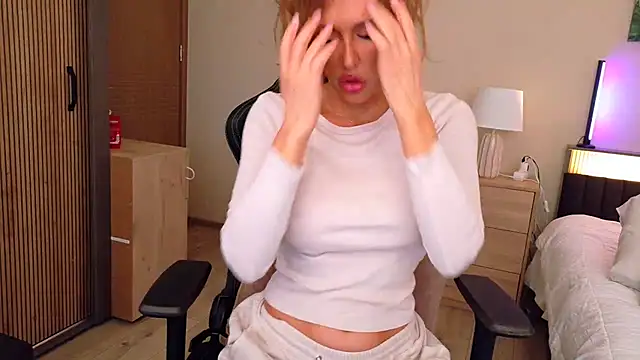 joycesilver online show from March 10, 2026, 9:24 am