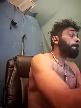 Snapshot of C8L3U chatting on December 2, 2024, 11:07 am C8L3U online show from December 2, 2024, 11:07 am