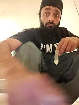 Snapshot of C8L3U chatting on January 18, 2025, 4:04 am C8L3U online show from January 18, 2025, 4:04 am