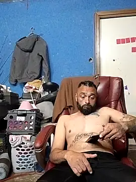 Snapshot of C8L3U chatting on March 11, 2026, 12:26 am C8L3U online show from March 11, 2026, 12:26 am