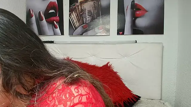 LinaBrowm online show from June 11, 2026, 4:15 pm